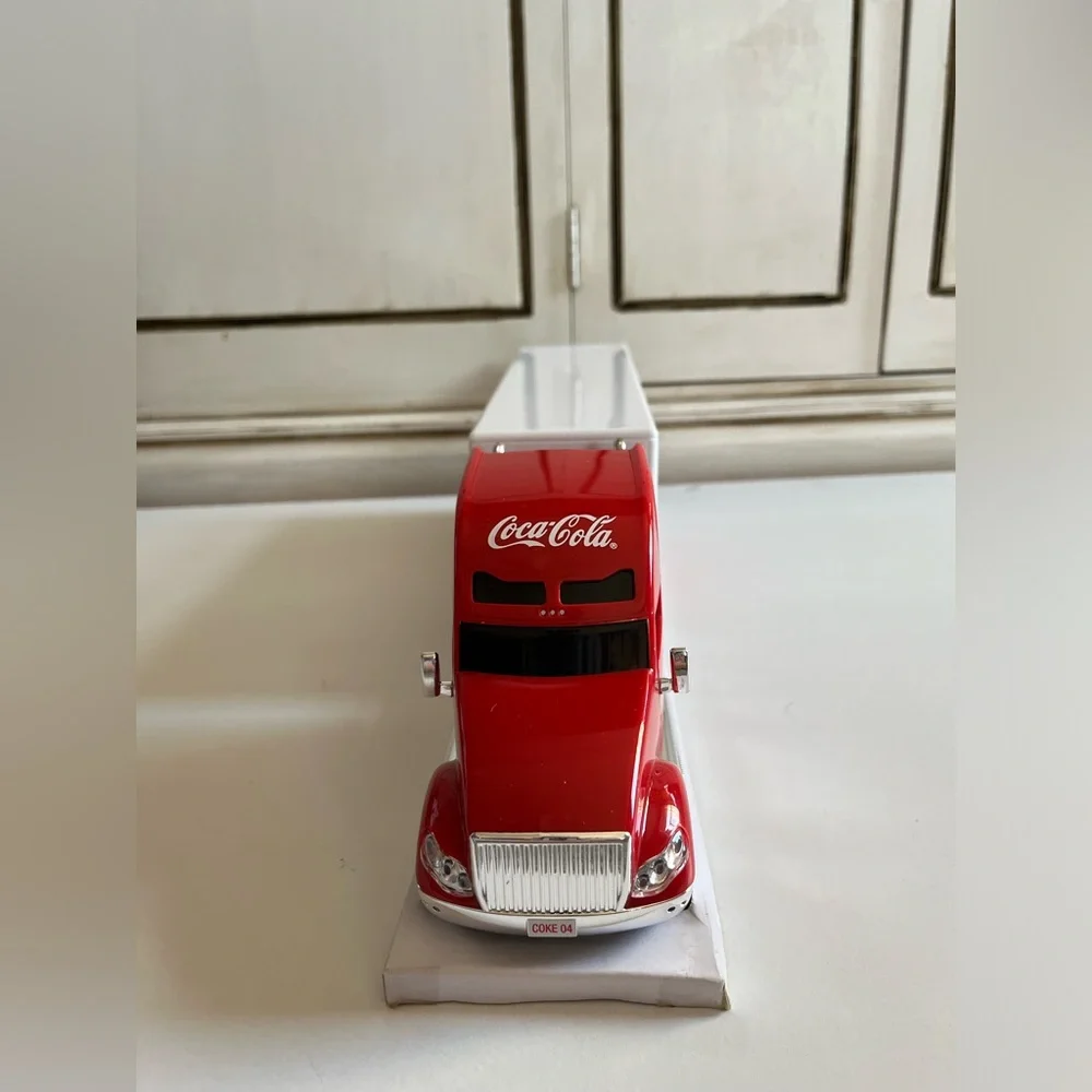 Coca-cola 2004 Tour Carrier Semi truck w/Mickey Statue SEMI 75th Anniversary